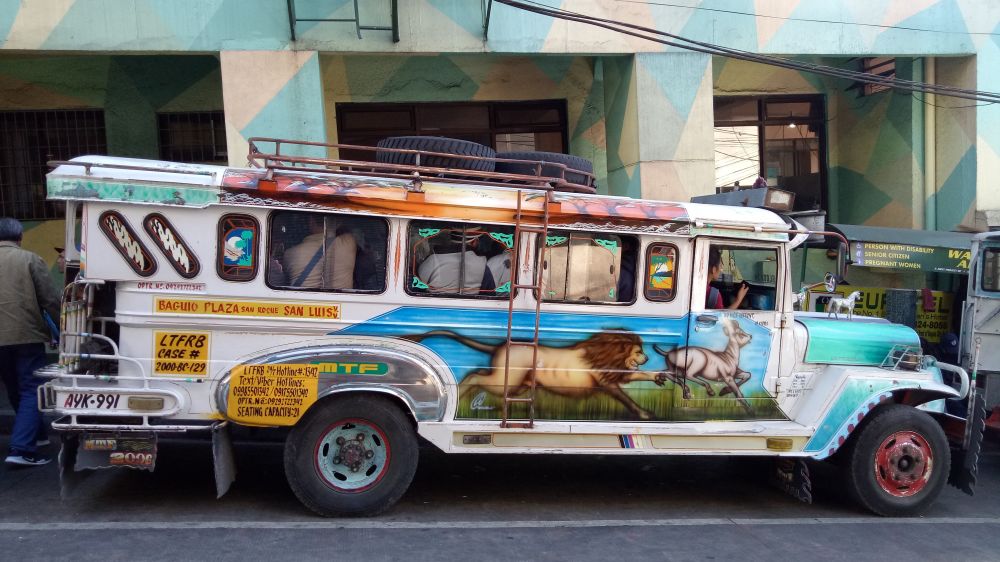 Král filipínských silnic Jeepney dál bojuje