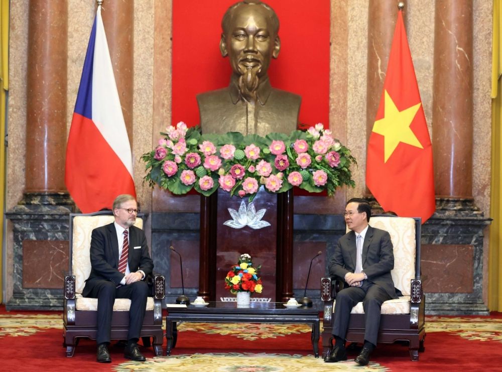 Český premiér jednal ve Vietnamu, pozvání dostal i prezident Pavel